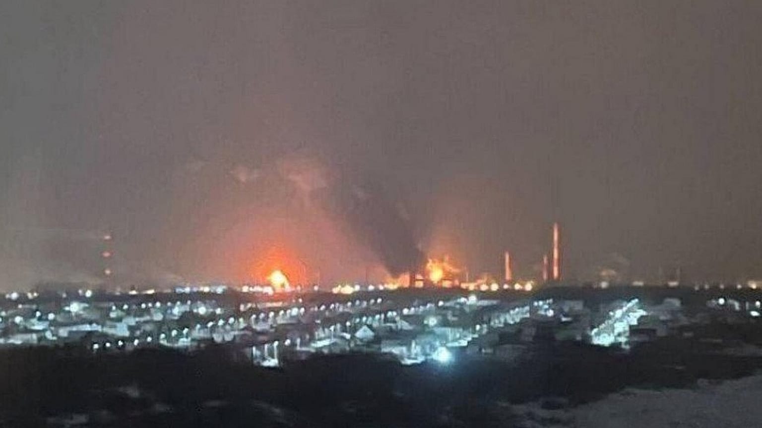 A szizrani olajfinomítót már többször érte ukrán dróncsapás, ez egy februári felvétel