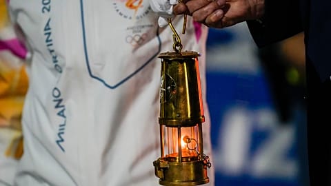 el presidente del Comité Organizador de Milán Cortina, Giovanni Malago, a la derecha, y la tenista italiana y medallista olímpica Jasmine Paolini