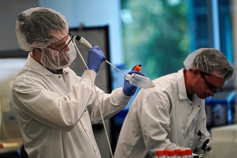 Wissenschaftler arbeiten in einem Bioprozesslabor bei Eat Just in Alameda, Kalifornien, am 14. Juni 2023