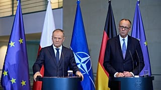 Polens Ministerpräsident Donald Tusk, links, und Bundeskanzler Friedrich Merz bei einer gemeinsamen Pressekonferenz im Kanzleramt in Berlin.