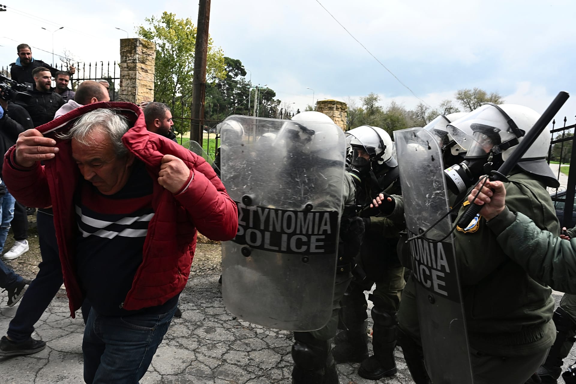 Greek police fire tear gas at protesting farmers threatening to ...