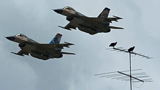 Aviones de combate F-16 fabricados en Estados Unidos durante el desfile militar del Día de la Independencia de Venezuela, en Caracas, el miércoles 5 de julio de 2006.