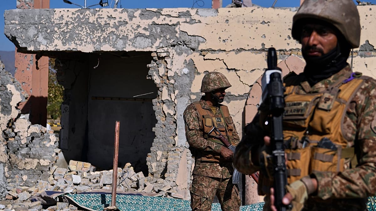 Stundenlange-Gefechte-Grenzkonflikt-zwischen-Pakistan-und-Afghanistan-spitzt-sich-zu