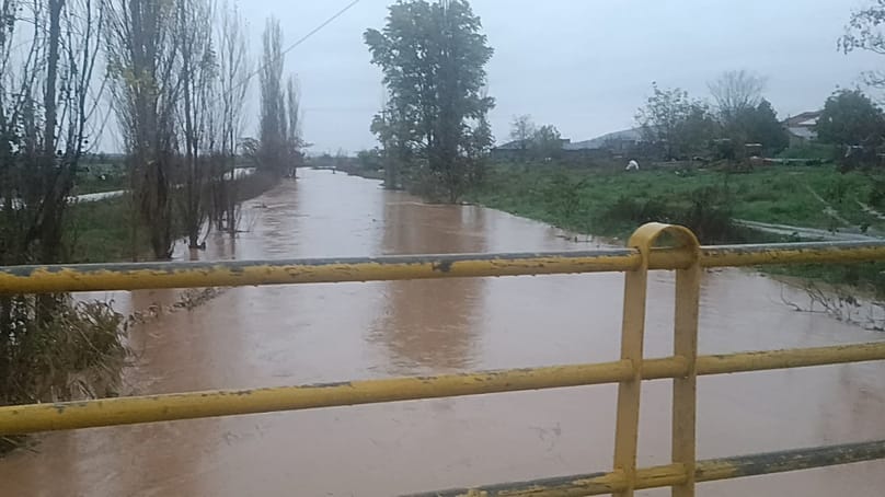 Υπερχείλιση ποταμού Ενιπέα στη Λάρισα