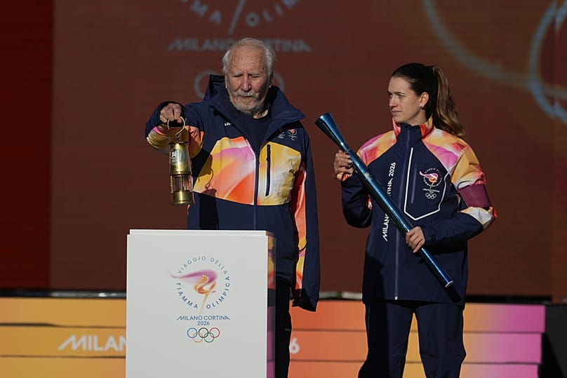 Giancarlo Peris accende il braciere allo Stadio dei Marmi