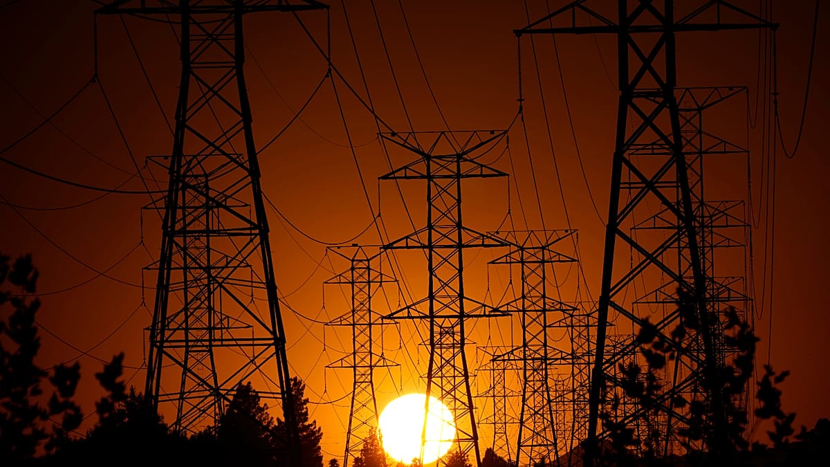 Commission to unveil €1.2tr plan to revamp EU power grid, leak shows