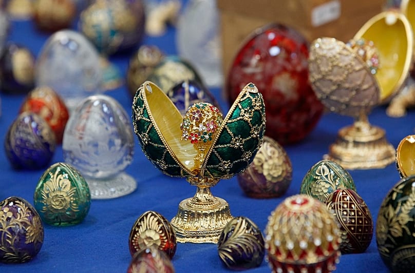 A hamisított Fabergé-tojások Roissy-ban, 2010. november 15-én