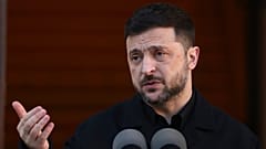 Ukrayna Devlet Başkanı Volodymyr Zelenskyy 2 Aralık 2025, Salı günü İrlanda'nın başkenti Dublin'de İrlanda Taoiseach'ı Micheal Martin ile düzenlediği ortak basın toplantısında konuştu.