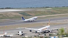 Αεροπλάνο της COPA Airlines απογειώνεται από το διεθνές αεροδρόμιο Simon Bolivar στη Maiquetia της Βενεζουέλας, την 1η Δεκεμβρίου 2025.