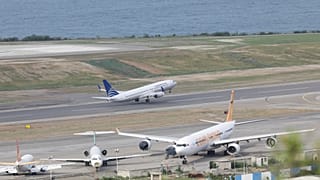 Un avión de COPA Airlines despega del Aeropuerto Internacional Simón Bolívar en Maiquetía, Venezuela, el 1 de diciembre de 2025.