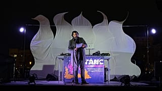 Puzsér Róbert publicista beszél a Tánc a szabadságért tüntetésen