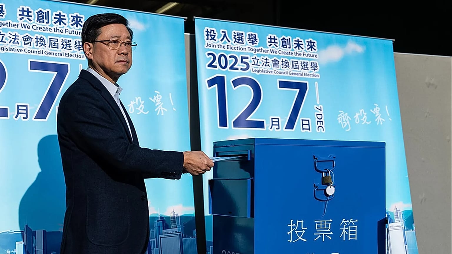 Una estampa de las elecciones en Hong Kong