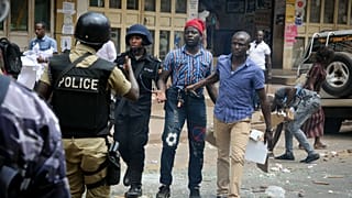 Uganda: opposition leader Bobi Wine says he was beaten by security forces