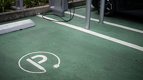 Comissão Europeia pondera acelerar a proibição de as empresas comprarem automóveis eléctricos na Europa