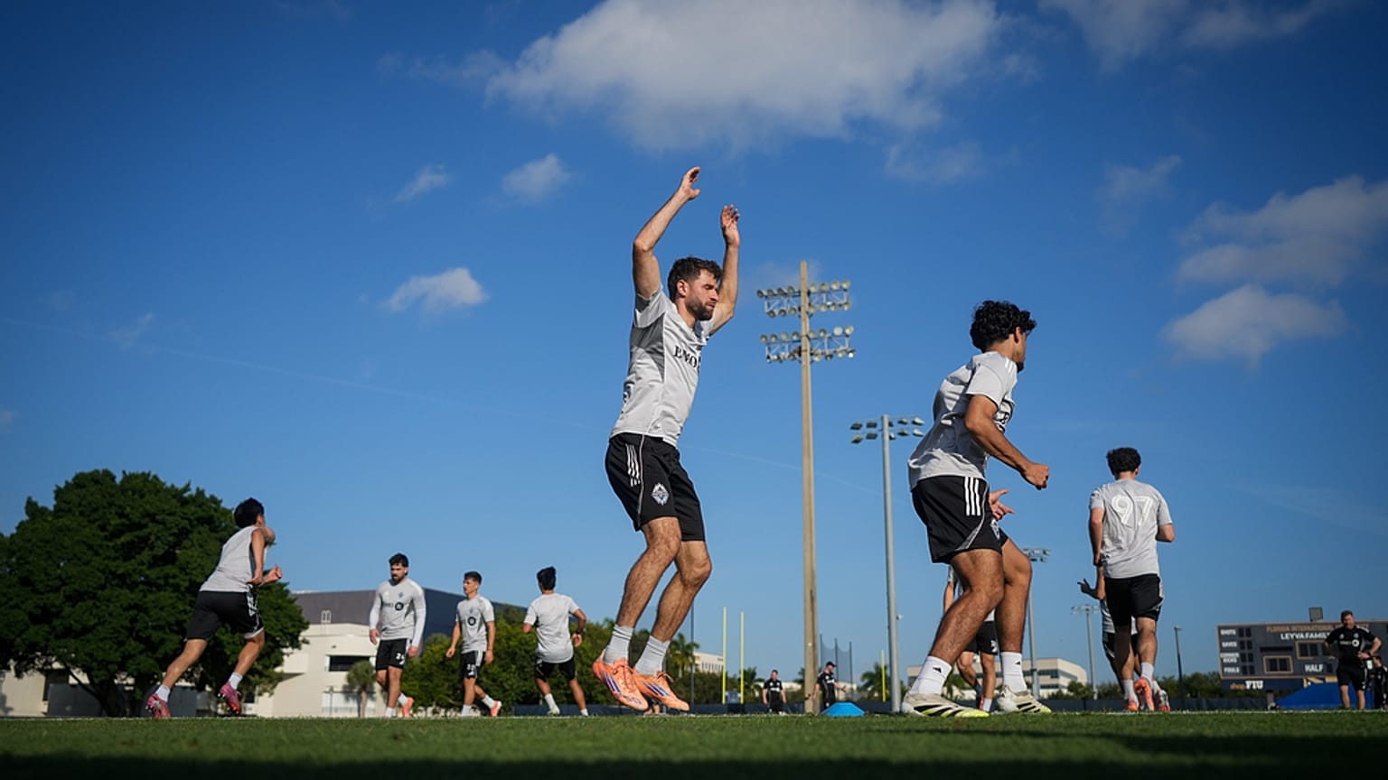 توماس مولر من فريق فانكوفر وايتكابس يتدرّب خلال جلسة تدريبية يوم الجمعة، 5 ديسمبر 2025، في ميامي، فلوريدا، قبل مباراة كأس الدوري الأمريكي لكرة القدم MLS 