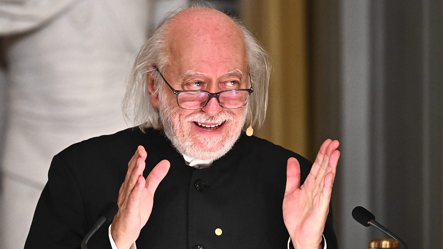 László Krasznahorkai przemawia w Królewskiej Akademii Szwedzkiej 