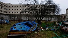Il carcere di Opera a Milano ha ospitato nel 2024 un laboratorio di falegnameria per fare strumenti musicali con le barche di migranti: ieri però è stata teatro di un'evasione