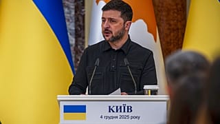   يحضر الرئيس الأوكراني فولوديمير زيلينسكي مؤتمرًا صحفيًا مشتركًا مع رئيس قبرص نيكوس كريستودوليدس في كييف، أوكرانيا، الخميس 4 ديسمبر 2025