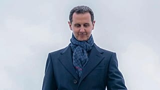 ARCHIVO: Bashar al-Assad desciende del avión a su llegada al aeropuerto de Vnukovo en Moscú, el 14 de marzo de 2023.