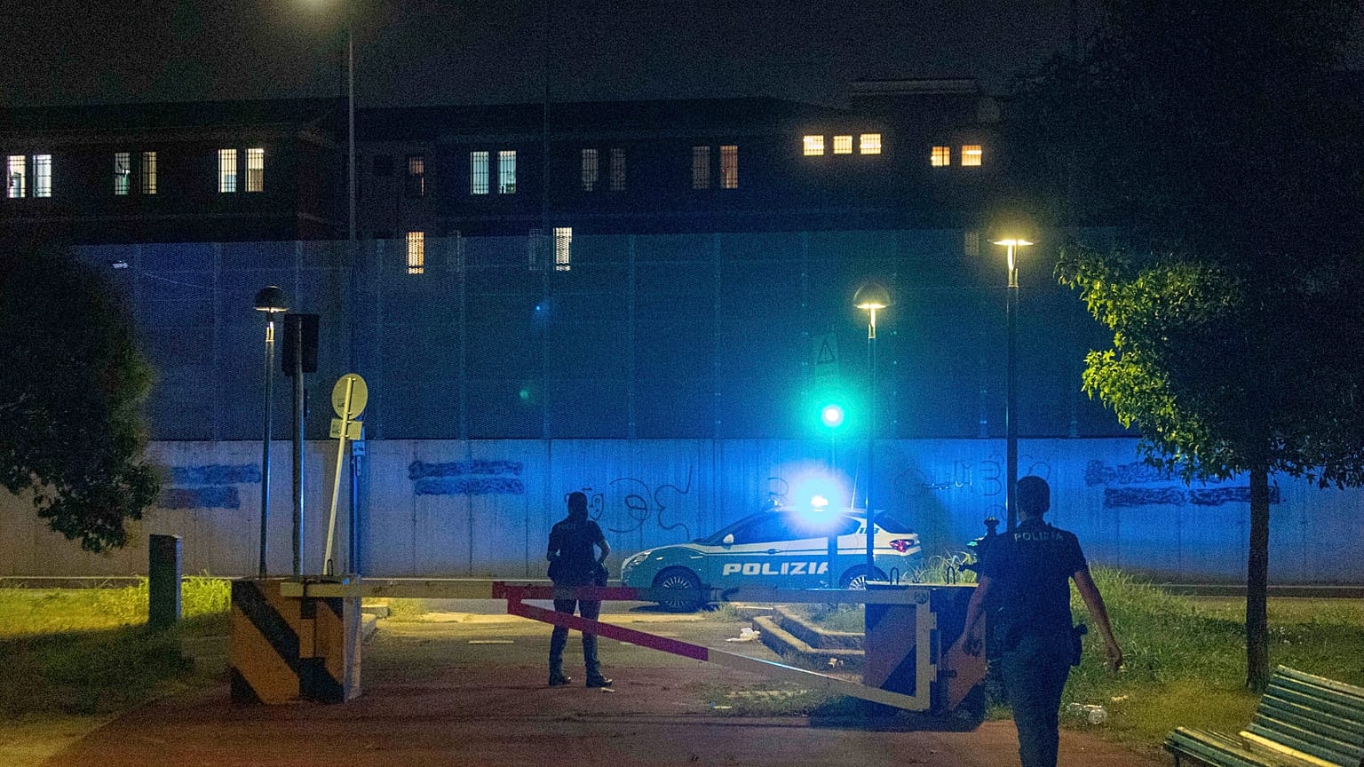 Polizei-Einsatz nach einem Aufstand und Fluchtversuchen im Jugendgefängnis Beccaria in Mailand im August 2024.