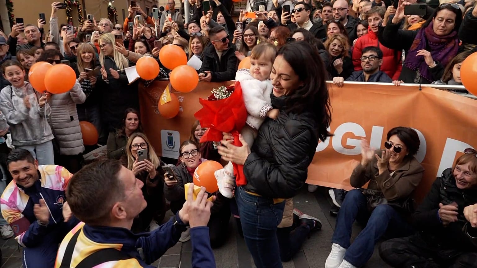 Damiano Lestingi, nişanlısına evlenme teklif ediyor.