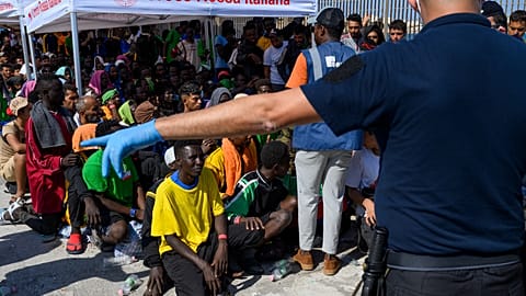 Les pays de l'UE intensifient les expulsions en signant un nouvel accord sur les centres de retour