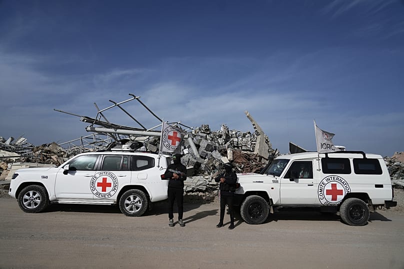 نیروهای مسلح حماس روز دوشنبه ۸ دسامبر ۲۰۲۵، به همراه اعضای کمیته بین‌المللی صلیب سرخ به محله زیتون در شهر غزه رفتند تا اجساد گروگان‌های کشته‌شده را جستجو کنند.