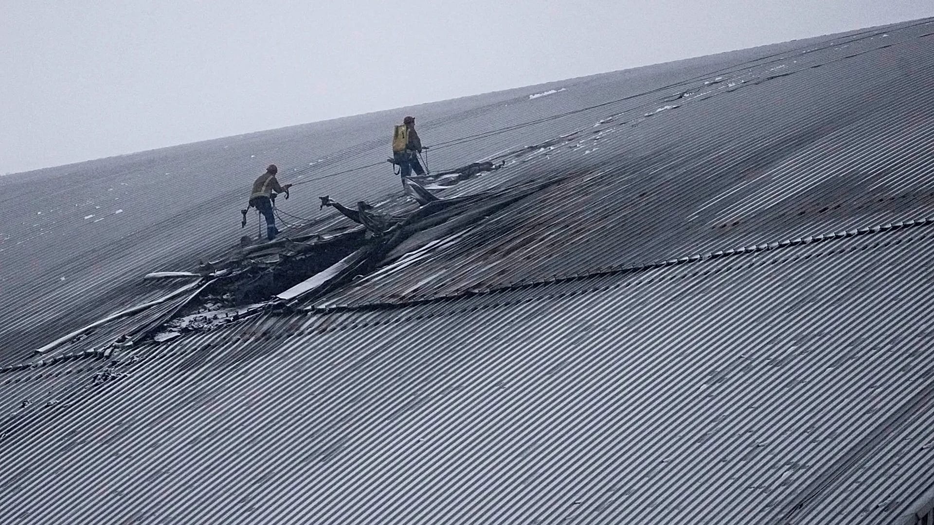 Blick auf den Sicherheitsbehälter, der die Überreste des Reaktors Nummer vier im ehemaligen Kernkraftwerk Tschernobyl schützt, 14. Februar 2025
