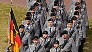 Rekruten der Bundeswehr am 4. September 2025 an einer Vereidigungszeremonie vor dem Landtag von Nordrhein-Westfalen in Düsseldorf