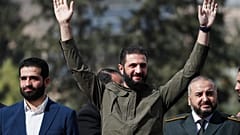 Ahmed al Sharaa asiste a las celebraciones que conmemoran el primer aniversario del derrocamiento de Al Assad en Damasco, Siria, el 8 de diciembre de 2025.