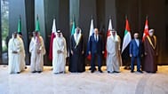 عکس آرشیوی از از چپ به راست: جاسم محمد البدیوی، دبیرکل شورای همکاری خلیج فارس، سفیر عربستان سعودی در روسیه، وزرای  امور خارجه قطر، کویت، روسیه، بحرین، امارات،