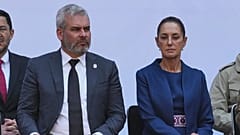 Michoacan Eyaleti Valisi Alfredo Ramirez Bedolla (solda) ve Meksika Devlet Başkanı Claudia Sheinbaum, 9 Kasım 2025
