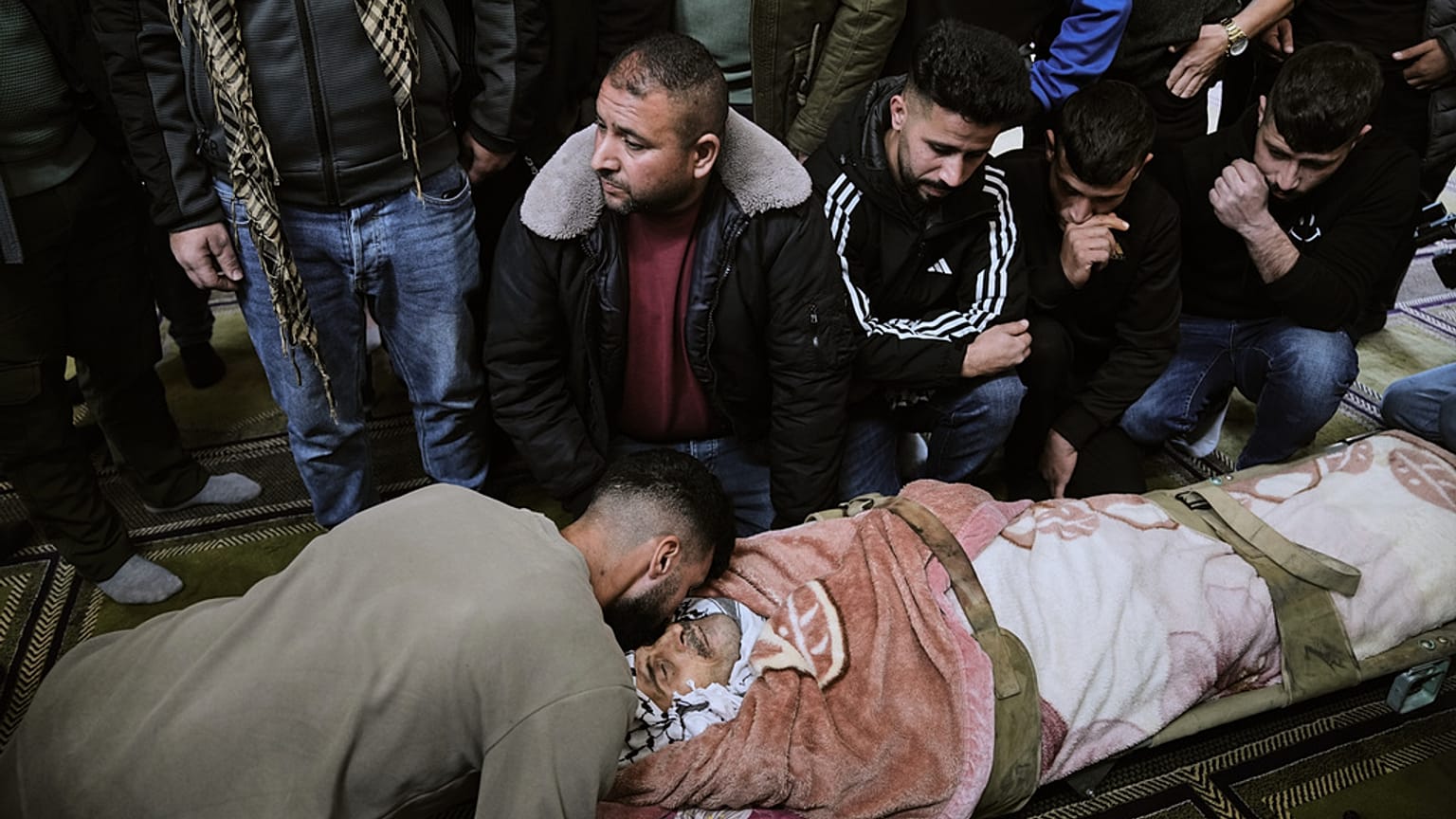 جثة شاب فلسطيني قتل برصاص اسرائيلي بالضفة الغربية  الأحد, ديسمبر. 7 يناير 2025 