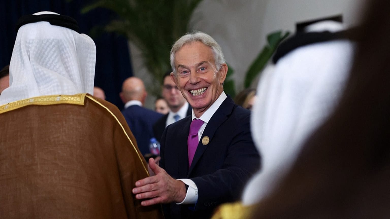 رئيس الوزراء البريطاني الأسبق توني بلير خلال قمة لقادة العالم لبحث إنهاء الحرب على غزة في شرم الشيخ، في 13 أكتوبر 2025.