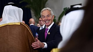 رئيس الوزراء البريطاني الأسبق توني بلير خلال قمة لقادة العالم لبحث إنهاء الحرب على غزة في شرم الشيخ، في 13 أكتوبر 2025.