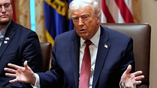 Başkan Donald Trump, 8 Aralık 2025 Pazartesi günü Washington'daki Beyaz Saray'ın Kabine Odası'nda tarım sübvansiyonları hakkında düzenlenen toplantıda konuşuyor.