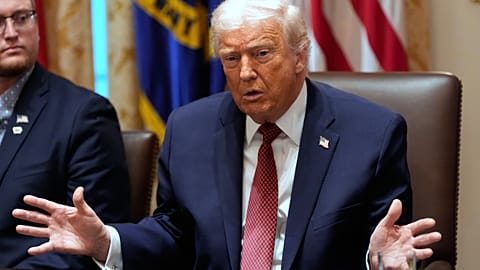 Trump uyuşturucu operasyonunda ikinci saldırıyı savundu: Hayatta kalanlar tekneyi düzeltiyordu