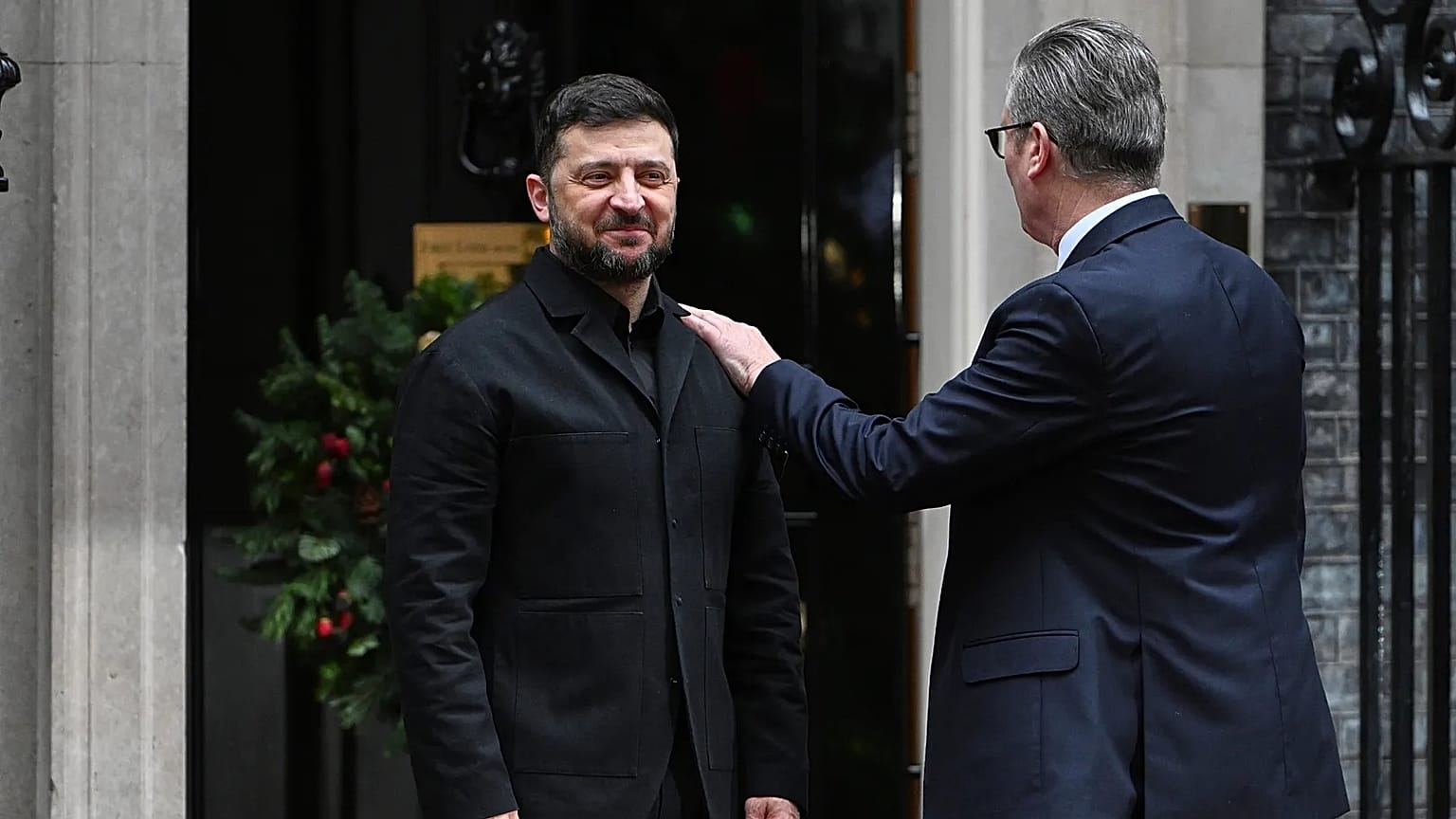 Zelensky ha incontrato a Londra con il premier Keir Starmer (nella foto), Macron e Merz