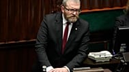 Skrajnie prawicowy poseł Grzegorz Braun przemawia w parlamencie w Warszawie, 11 grudnia 2023 roku.