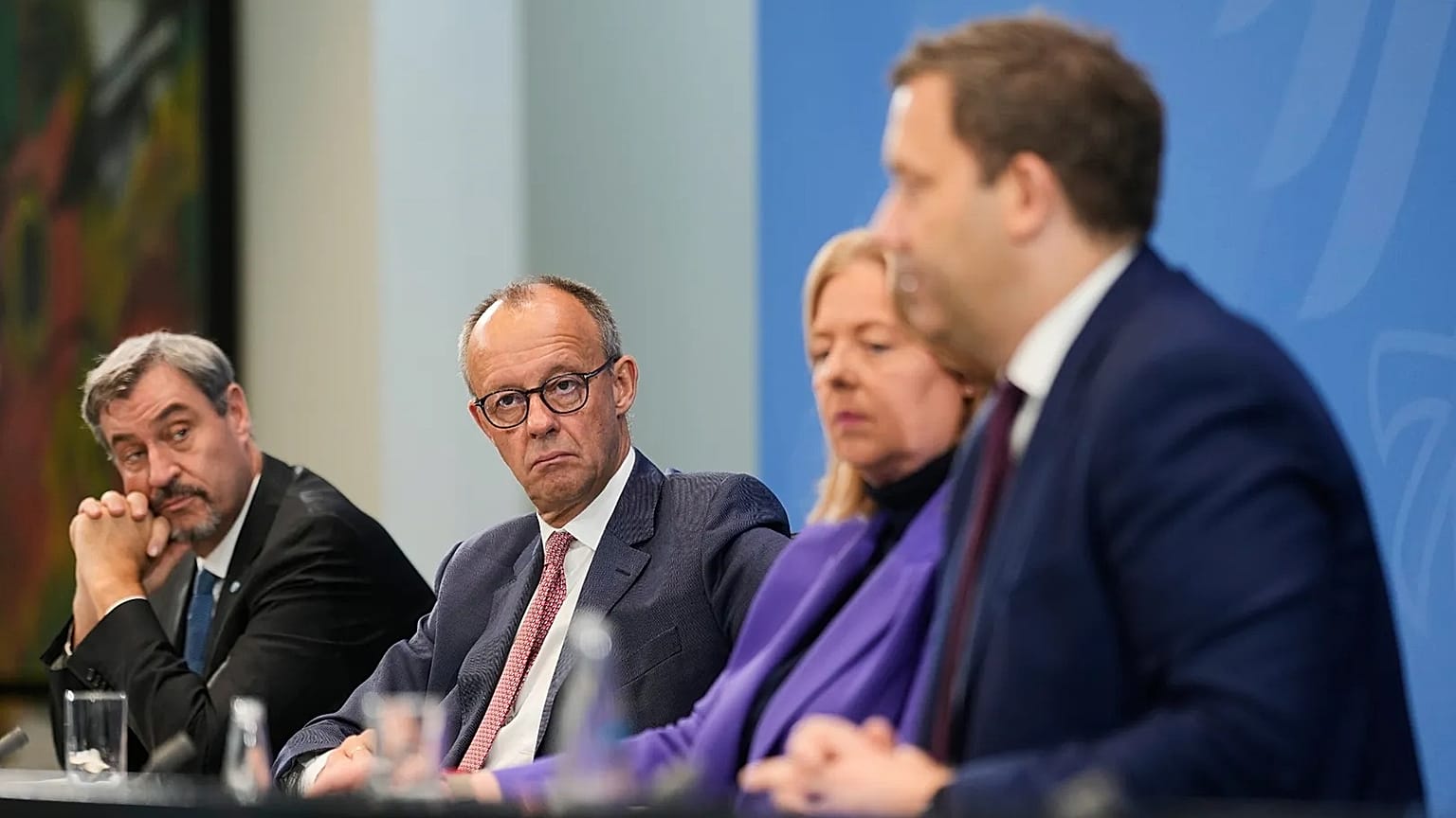 Krisen-PK: Vor der Bundestagsabstimmung am vergangenen Freitag bemühte sich die Bundesregierung, Geschlossenheit zu demonstrieren und Zuversicht auszustrahlen.