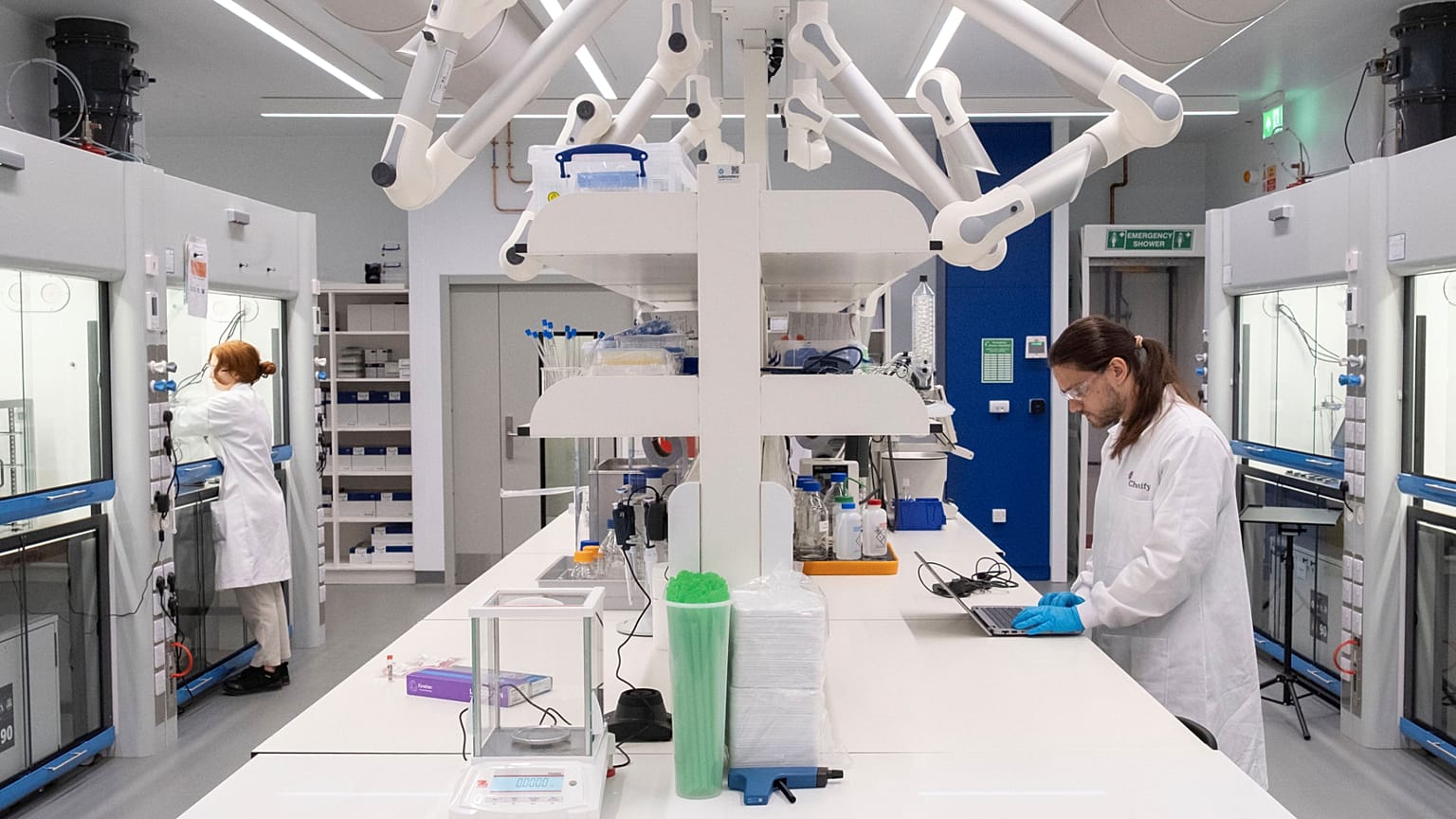 Лаборатория в Шотландии. Иллюстрация