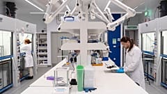 Лаборатория в Шотландии. Иллюстрация