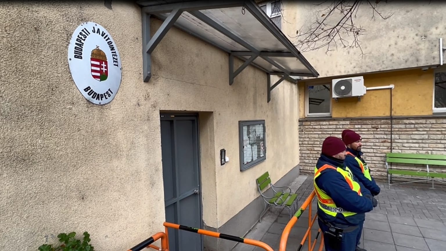 Είσοδος του αναμορφωτηρίου της οδού Szőlő, Βουδαπέστη, 2025.12.09.