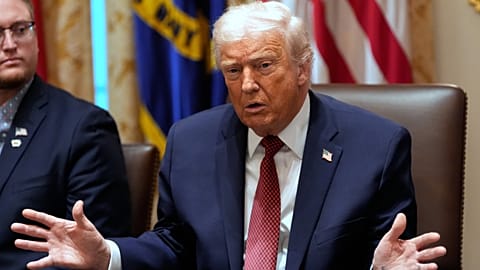 Az amerikai elnök a Fehér Ház kabinetirodájában