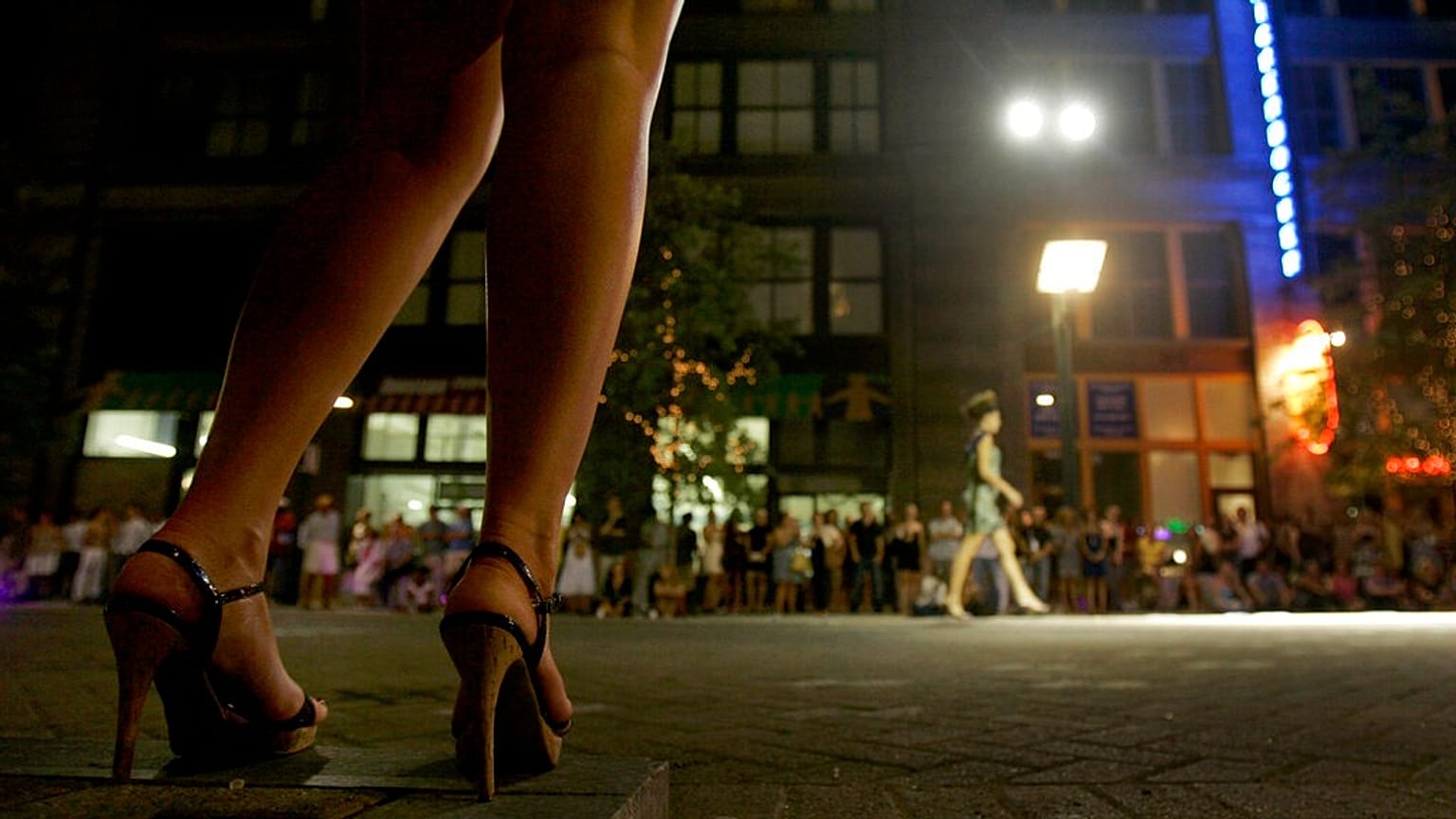 عارضة أزياء