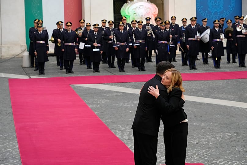 الرئيس الأوكراني فولوديمير زيلينسكي يلتقي برئيسة الوزراء الإيطالية جورجيا ميلوني