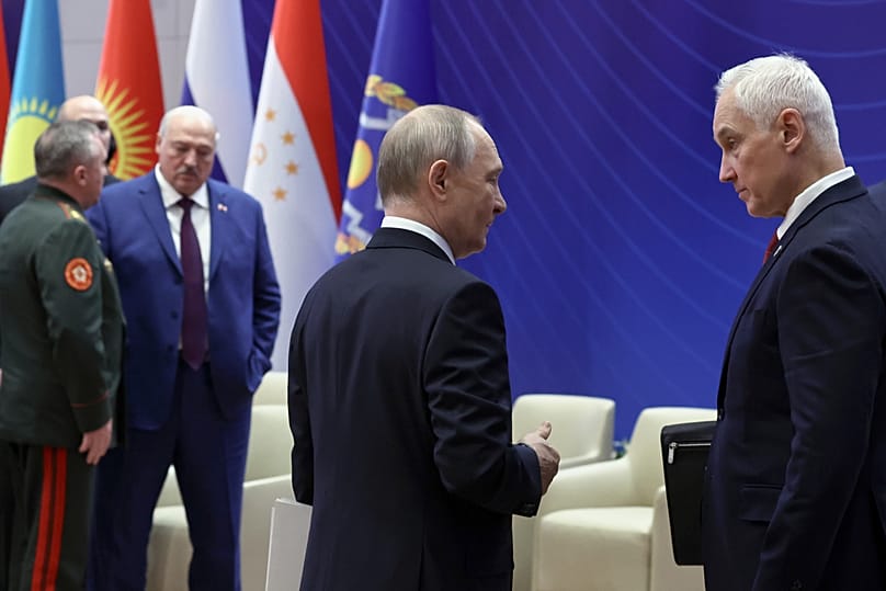 Putyin elnök és Andrej Belouszov védelmi miniszter