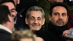 Sarkozy en un partido de fútbol de la Liga de Campeones entre el París Saint Germain y el Tottenham, en París - 26 de noviembre de 2025