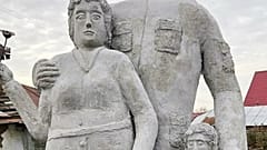 La escultura "Familia de un soldado del NWO" ha provocado reacciones encontradas