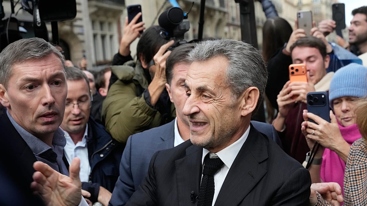 "Journal d’un prisonnier" : pourquoi le livre de Nicolas Sarkozy cartonne déjà ?